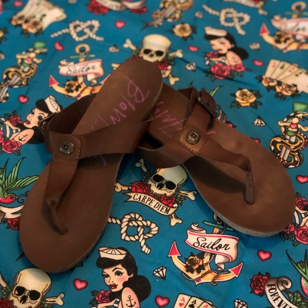 Blowfish leather t-strap Sandal